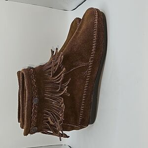 Minnetonka Fringe Moccasin Booties womens size 8